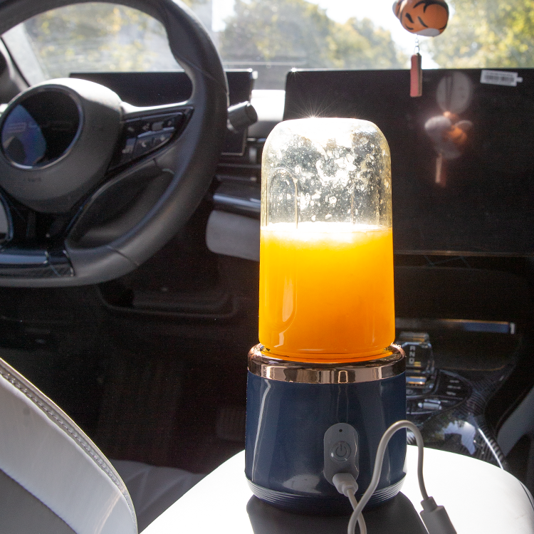 Blender rechargeable transportable